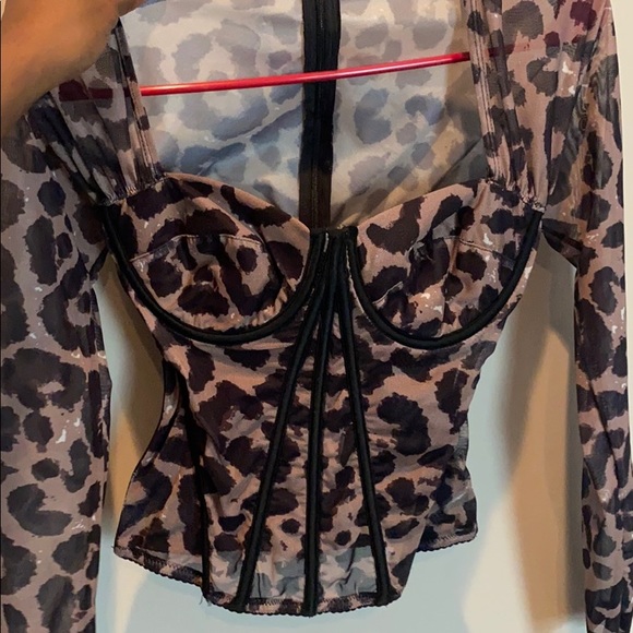 Super cute Leopard top - Picture 2 of 4